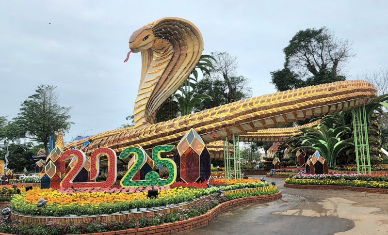 Linh vật rắn Phú Yên “Vươn ra biển lớn trong thời kỳ hội nhập” -1