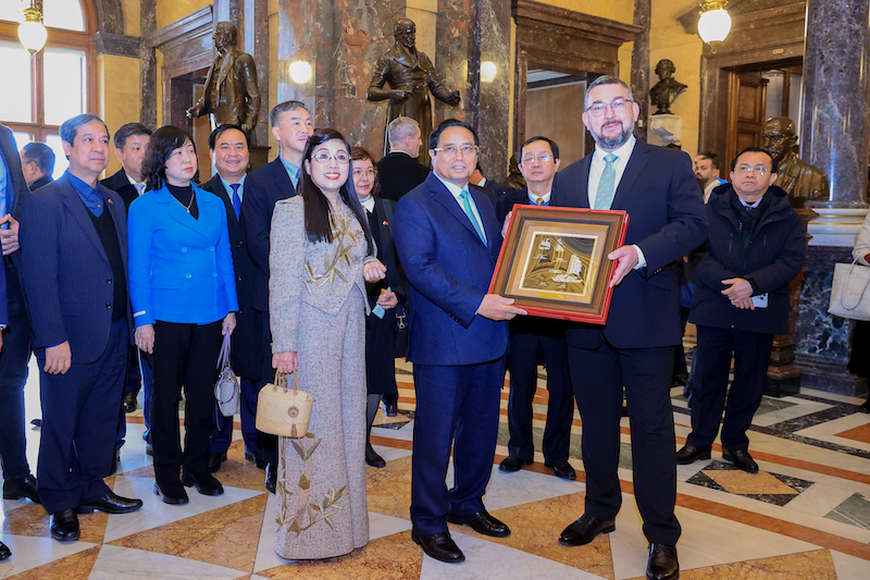 Thủ tướng thăm Bảo tàng Quốc gia - biểu tượng văn hóa và lịch sử của Czech -0