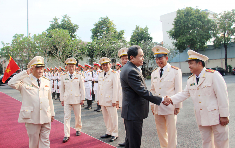 Chủ tịch Quốc hội thăm, động viên, chúc Tết CBCS Công an TP Cần Thơ -1