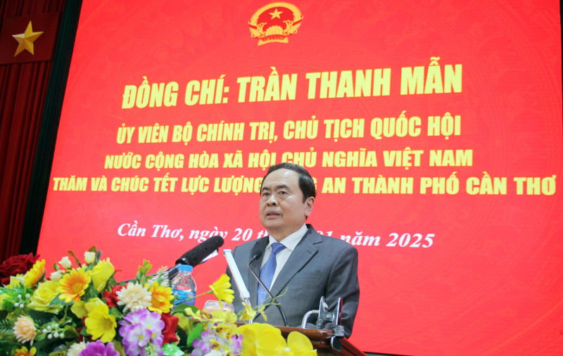 Chủ tịch Quốc hội thăm, động viên, chúc Tết CBCS Công an TP Cần Thơ -0