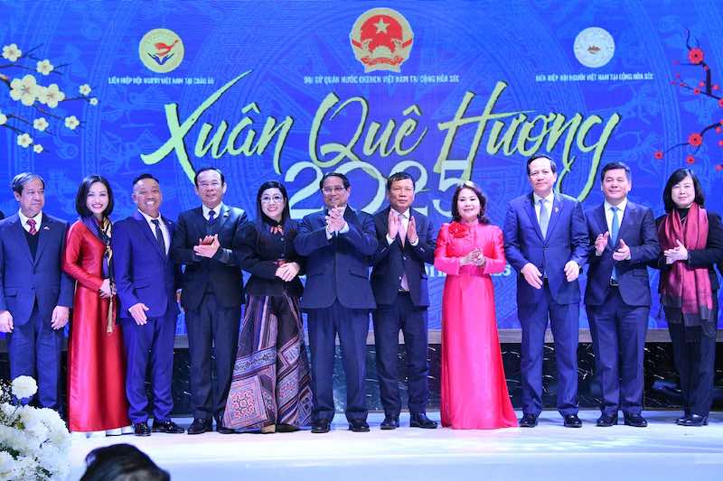 Thủ tướng Chính phủ và Phu nhân tham dự chương trình Xuân Quê hương tại Crech -0