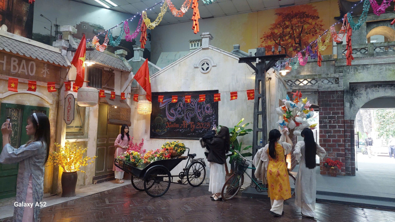 Khám phá Tết thời bao cấp và nghi lễ Tết cung đình tại Hoàng thành Thăng Long -0