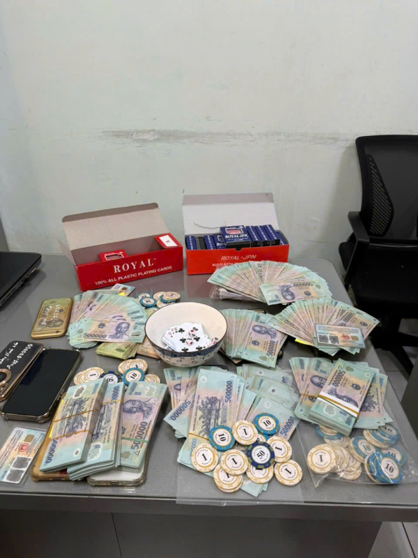 Triệt xóa đường dây đánh bạc chuyên tổ chức ở nhà cao tầng -0