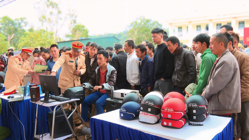 Ấm áp chương trình “Sắc xuân biên giới - An ninh vững bền” tại xã Na Tông, Điện Biên -0
