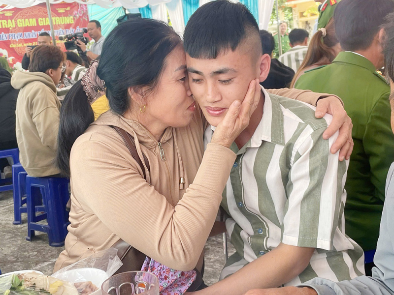 Ấm áp bữa cơm tất niên ở Trại giam Gia Trung -0