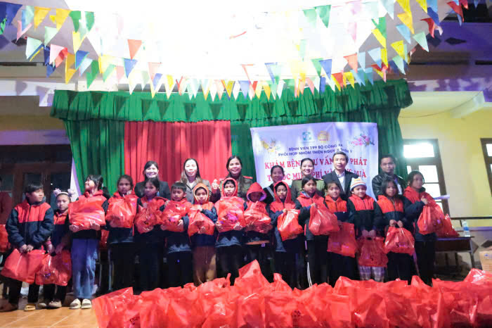Tết ấm cho học sinh vùng cao Quảng Nam -1