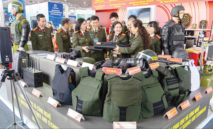 Trang 51 Tết- Khoa học và Công nghệ CAND tạo ra những sản phẩm chất lượng phục vụ công tác, chiến đấu -0