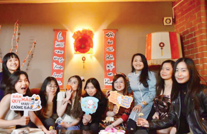 Trang 52,53 tết: Tết giao thoa giữa lòng
