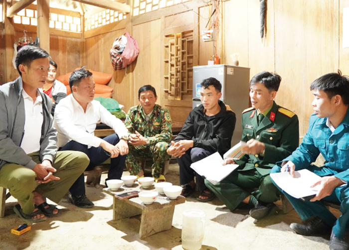 Trang 48 tết - Người Mông đầu tiên ở Tà Cóm lên đại học -0