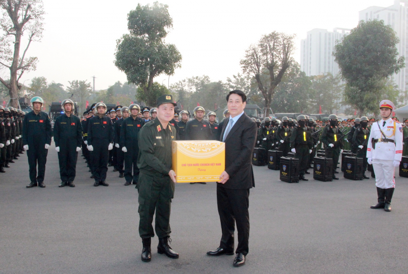 Chủ tịch nước: Tiếp tục tô thắm thêm truyền thống của lực lượng Cảnh sát cơ động anh hùng -0