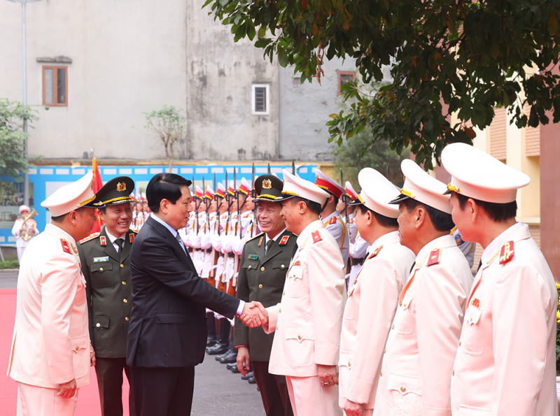 Cảnh vệ xứng đáng là lực lượng vũ trang trọng yếu, tin cậy -3