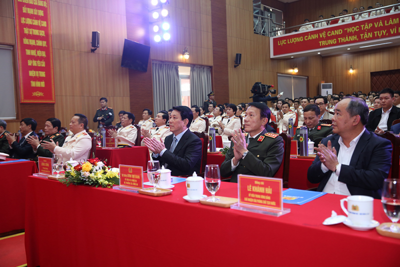 Cảnh vệ xứng đáng là lực lượng vũ trang trọng yếu, tin cậy -0