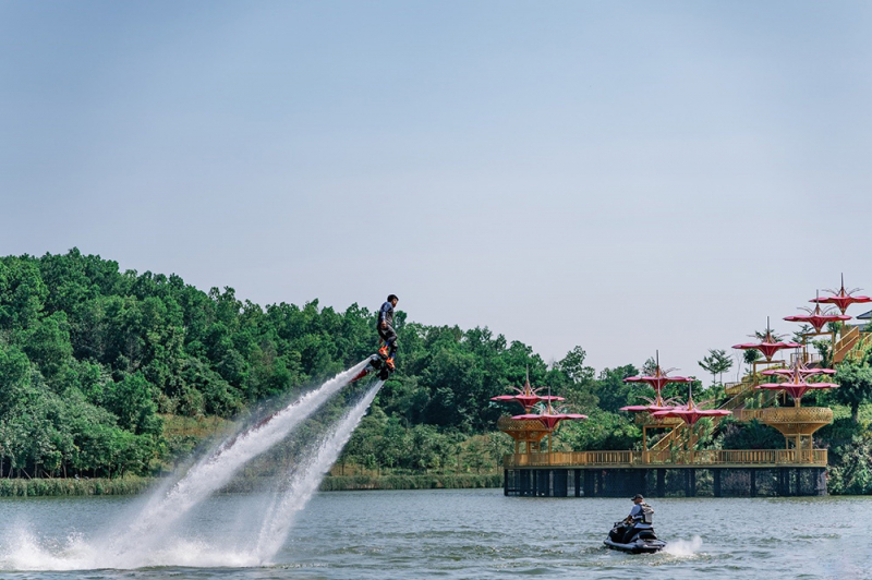 Du xuân trên vùng đất sử thi -0