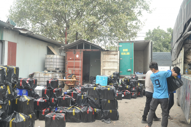 Gần 5.000 chai rượu ngoại nhập lậu từ Quảng Trị tập kết ra Hà Nội để tiêu thụ dịp Tết -0