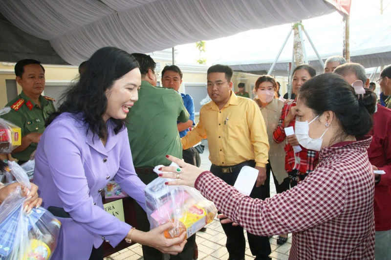 Ý nghĩa “Phiên chợ 0 đồng” của Công an tỉnh An Giang -3