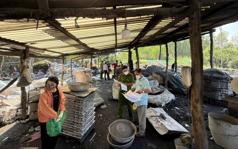 Khởi tố, bắt tạm giam đối tượng xả nhiều ngàn tấn xỉ nhôm ra môi trường -0