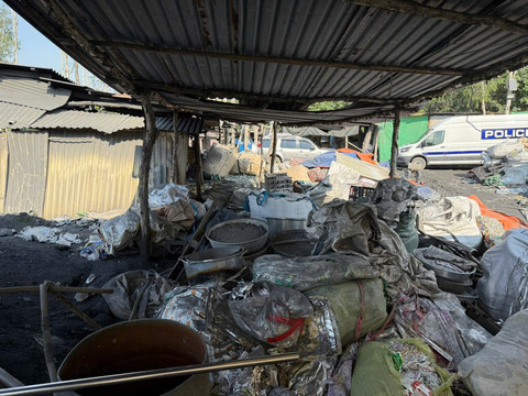 Khởi tố, bắt tạm giam đối tượng xả nhiều ngàn tấn xỉ nhôm ra môi trường -2