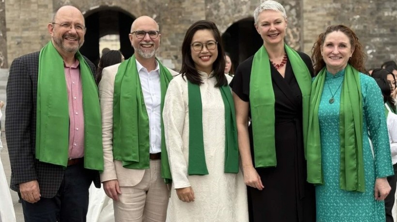 Đại sứ nhóm G4 hát bằng tiếng Việt ca khúc 