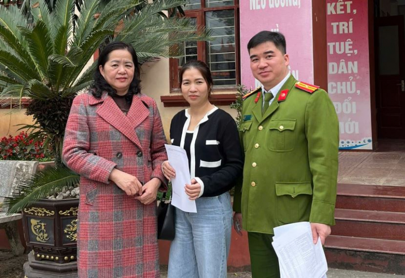 Người dân nhận lại 490 triệu đồng chuyển khoản nhầm nhờ sự hỗ trợ của Công an  -0