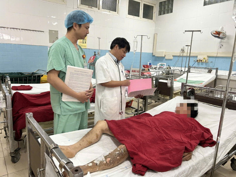 5 người bị bỏng do điện giật khi dựng nêu đón Tết -0