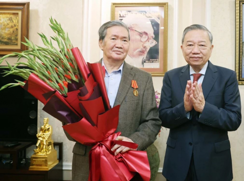 Tổng Bí thư Tô Lâm trao Huân chương Hồ Chí Minh tặng đồng chí Đinh Thế Huynh -0