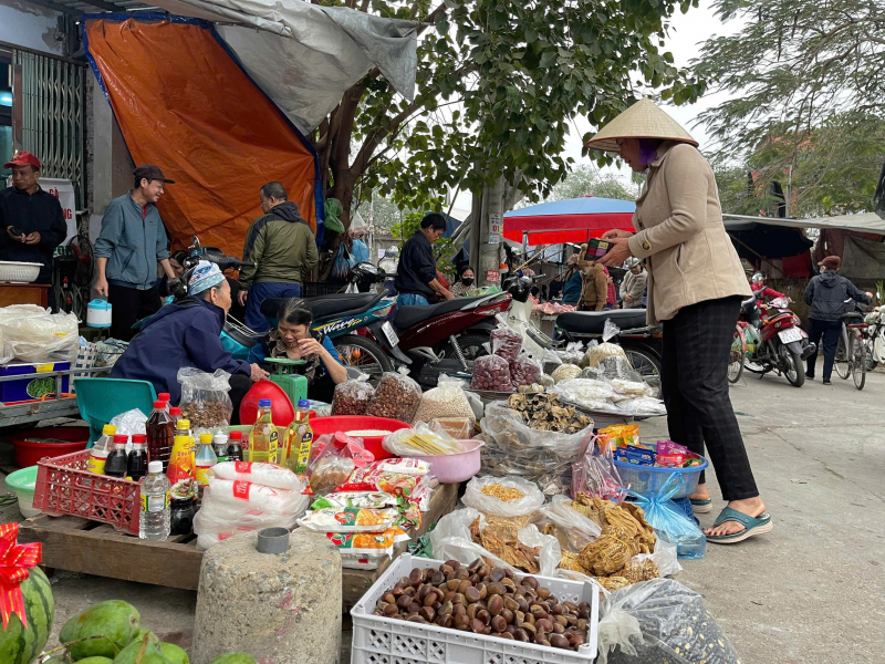 Thị trường ngày 24 Tết Ất Tỵ: Chuối xanh đắt đỏ -0