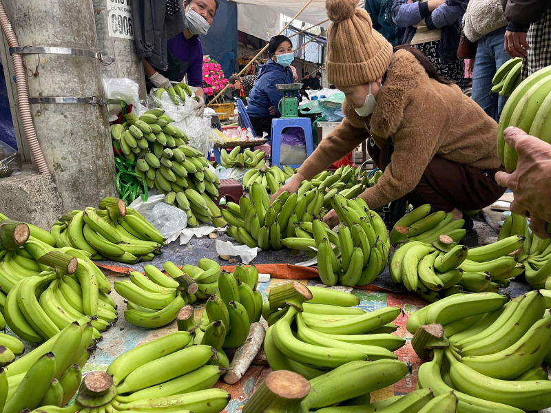 Thị trường ngày 24 Tết Ất Tỵ: Chuối xanh đắt đỏ -0