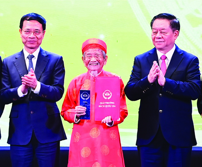 1 cu nguyen dinh tu nhan giai.jpg -0