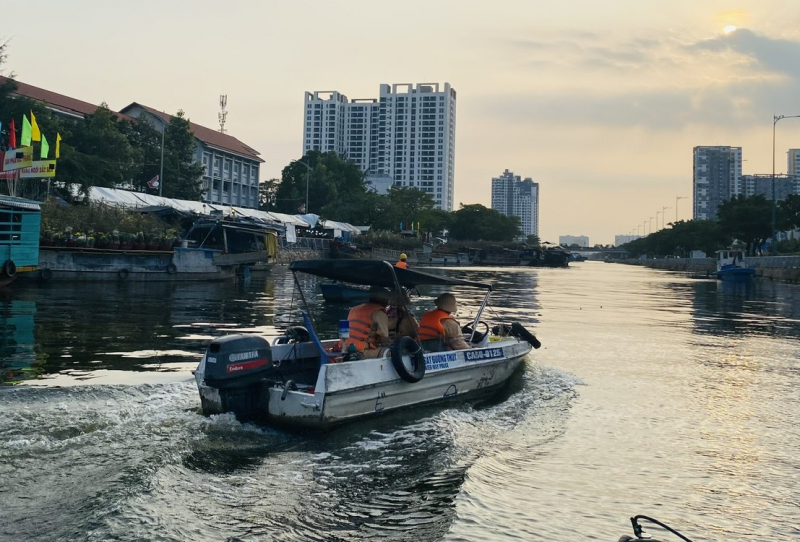 Sôi động chợ hoa xuân 