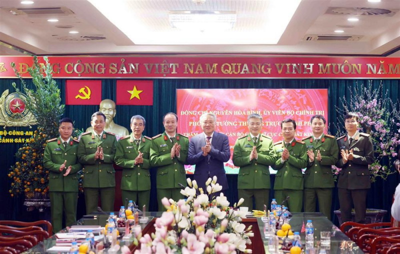 Permanent Deputy Prime Minister Nguyen Hoa Binh visits Economic Police Department -0
