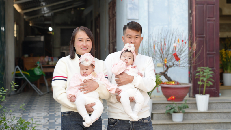 Mùa xuân hạnh phúc đầu tiên cặp vợ chồng hiếm muộn 12 năm -0