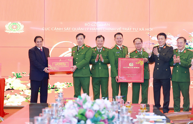 Xây dựng Cục Cảnh sát Quản lý hành chính về trật tự xã hội trở thành kiểu mẫu thực hiện Nghị quyết 57 -0