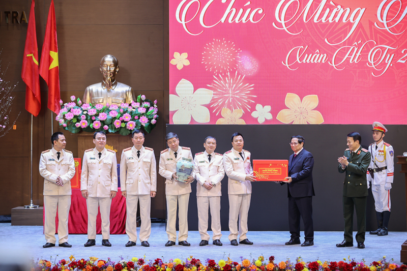 Làm công tác an ninh phải nhìn xa, trông rộng, nghĩ sâu, làm lớn -0