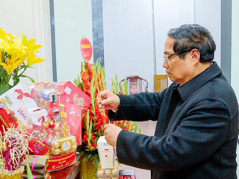 Thủ tướng Phạm Minh Chính dâng hương cố Tổng Bí thư Nguyễn Phú Trọng -0