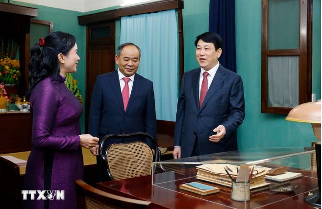 Chủ tịch nước Lương Cường dâng hương tưởng niệm Bác Hồ trong ngày đầu Xuân mới -0