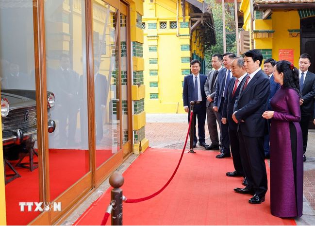 Chủ tịch nước Lương Cường dâng hương tưởng niệm Bác Hồ trong ngày đầu Xuân mới -1