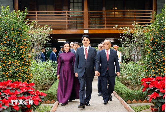 Chủ tịch nước Lương Cường dâng hương tưởng niệm Bác Hồ trong ngày đầu Xuân mới -0