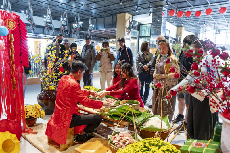 Hàng nghìn khách đến du xuân tại Sun World Ba Na Hills đầu năm mới 2025 -0