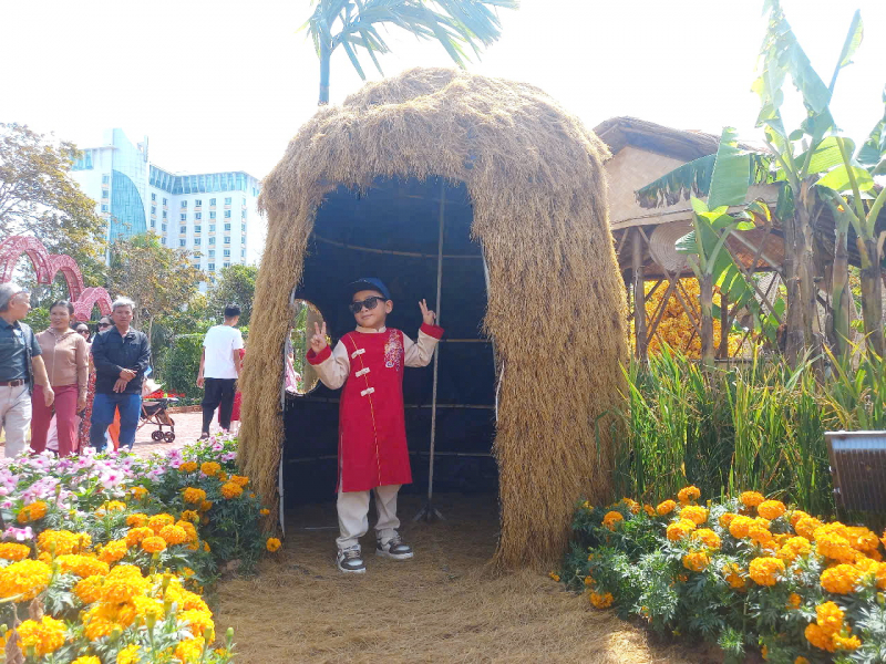 Du khách đến