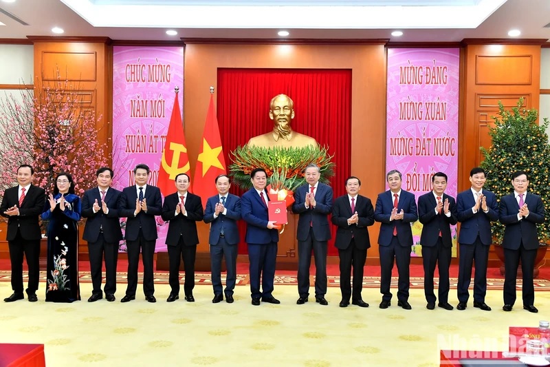 Quyết định của Bộ Chính trị về 4 Đảng bộ trực thuộc Trung ương và 3 cơ quan Đảng ở Trung ương -0