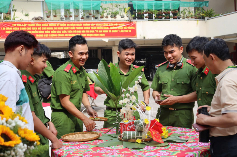 Công an TP Hồ Chí Minh đảm bảo an ninh, an toàn cho nhân dân đón Tết bình yên. -0