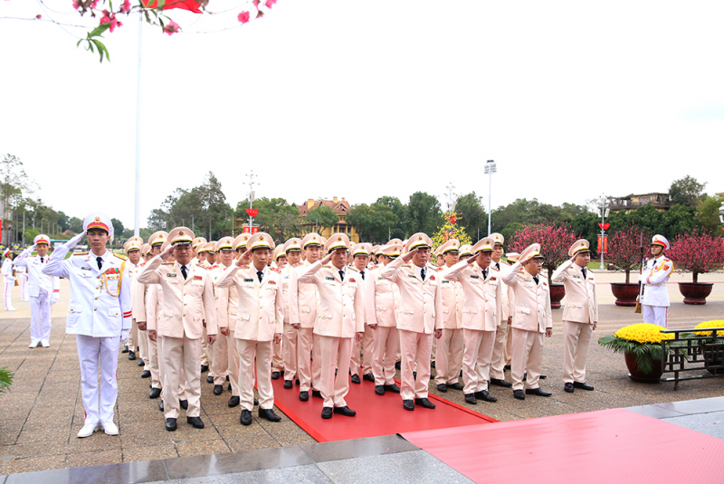 Lãnh đạo Đảng, Nhà nước vào Lăng viếng Bác nhân kỷ niệm 95 năm Ngày thành lập Đảng -0