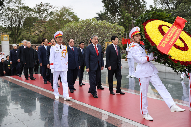 Lãnh đạo Đảng, Nhà nước vào Lăng viếng Bác nhân kỷ niệm 95 năm Ngày thành lập Đảng -0