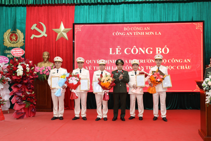 Thành lập Công an thị xã Mộc Châu -0