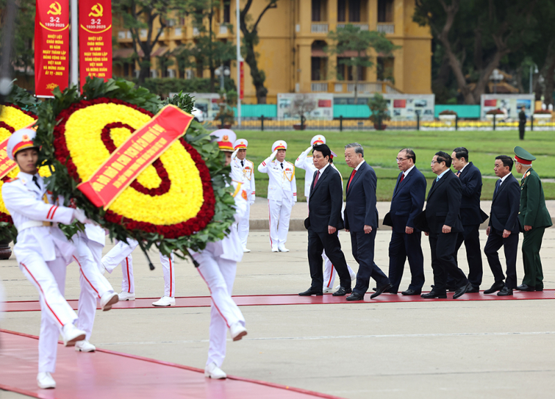 Lãnh đạo Đảng, Nhà nước vào Lăng viếng Bác nhân kỷ niệm 95 năm Ngày thành lập Đảng -0