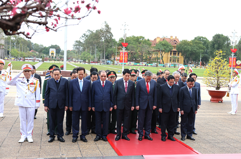 Lãnh đạo Đảng, Nhà nước vào Lăng viếng Bác nhân kỷ niệm 95 năm Ngày thành lập Đảng -0