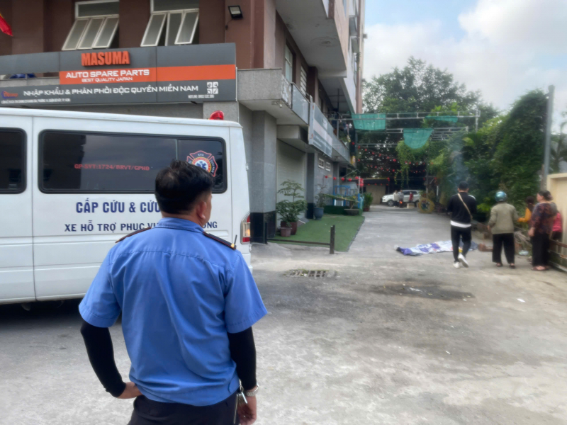 Người phụ nữ tử vong bất thường dưới sảnh chung cư -0