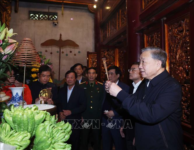 Tổng Bí thư Tô Lâm dâng hương tưởng niệm các Vua Hùng -0