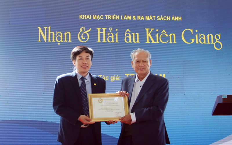 Triển lãm ảnh nghệ thuật “Những khoảnh khắc thiên nhiên Nhạn và Hải âu” -0