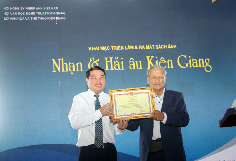 Triển lãm ảnh nghệ thuật “Những khoảnh khắc thiên nhiên Nhạn và Hải âu” -0